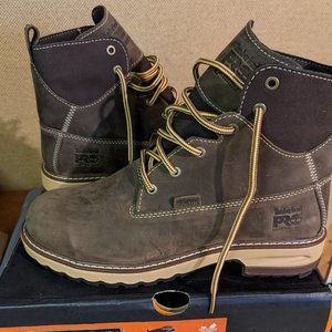 Women's Timberland Hightower Size 8 boots -- Like NEW